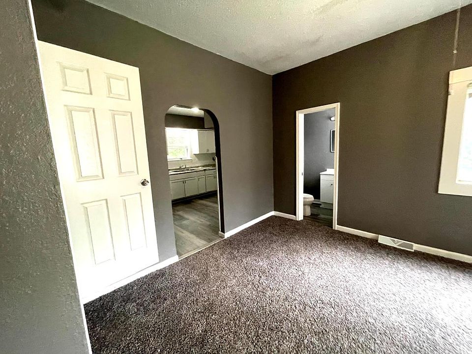 2nd image of 2435 Chelsea Ave