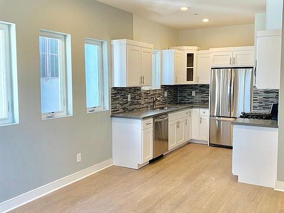5th image of 144 Rosemont Ave #1/2