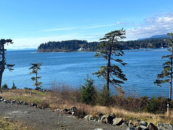 3rd image of 7068 E Sooke Rd