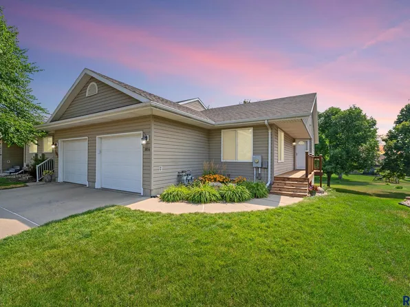 1814 S Campbell Trl, Sioux Falls, SD 57106