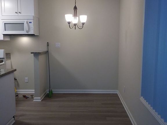 4th image of 21821 Saticoy St #15
