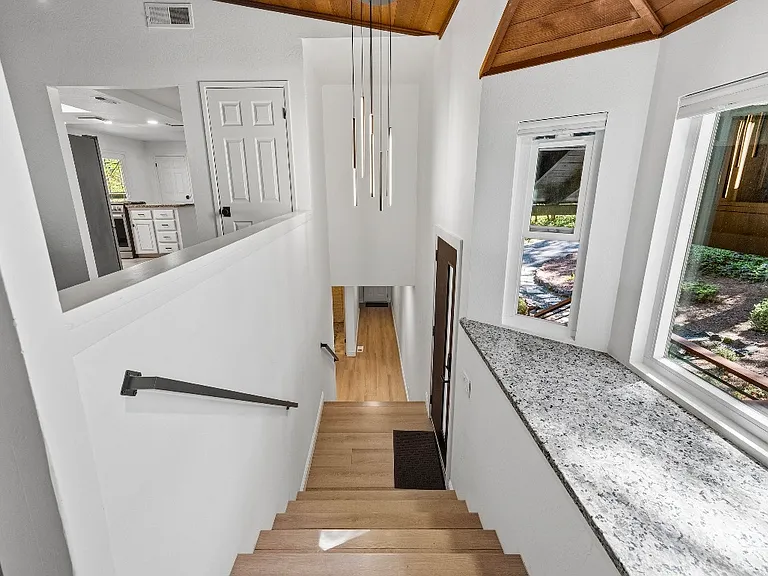 18509 Alexandra Way — Photo 5