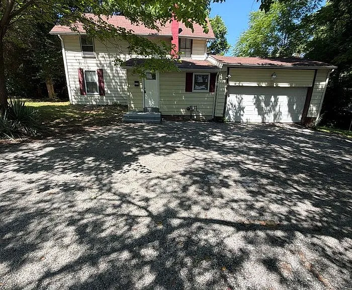 2725 Solway Ave — Photo 1