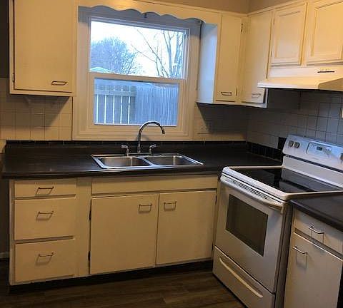 3rd image of 4517 Apple Orchard Ln