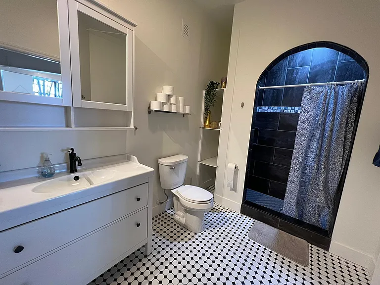 313 2nd St SE #205 — Photo 11