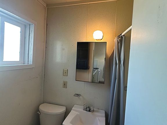 4th image of 1015 E 18th St #2