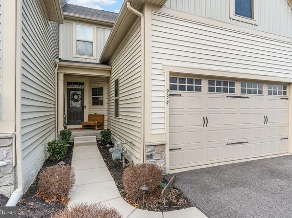 934 Fieldbrook Cir #26, York, PA 17403