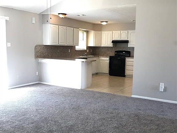 4th image of 1406 Rosewood Ln