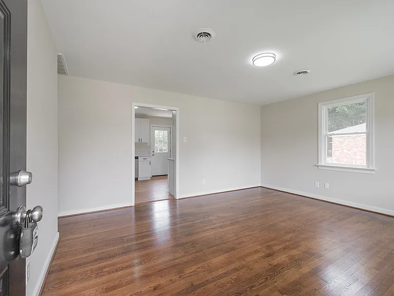 8711 Lakefront Dr — Photo 3