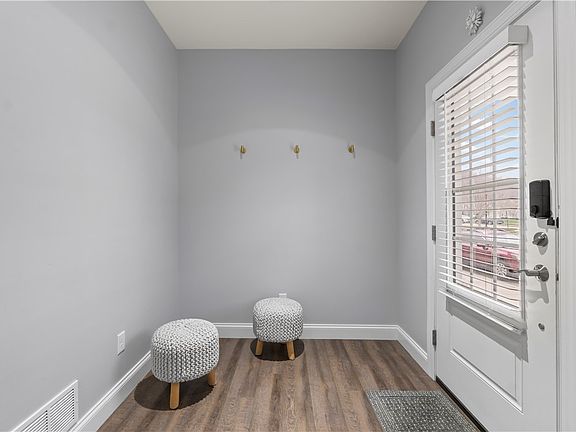 3rd image of 204 Park Pl