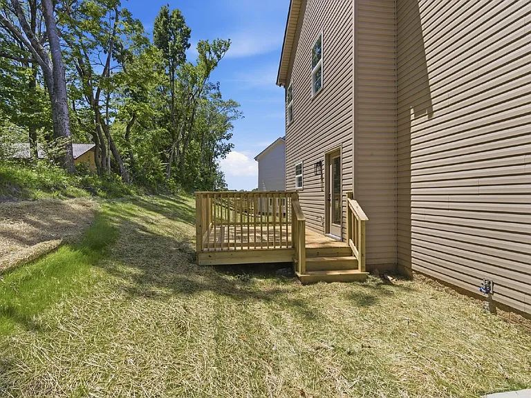 408 Legions Ct — Photo 25