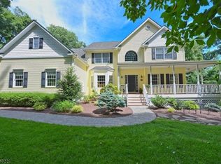 108 Apgar Way, Asbury, NJ 08802