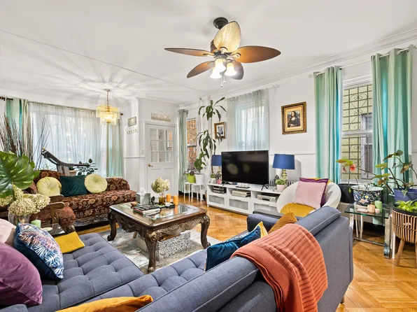 234 East 54th Street image 2 of 30