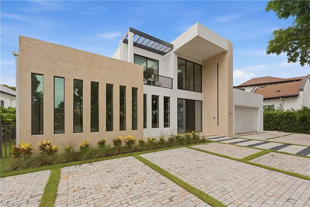 4 bed, 4.5 bath, 4729 sqft, $65,000 — Photo 3
