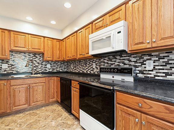 5th image of 10627 Provincial Dr APT E