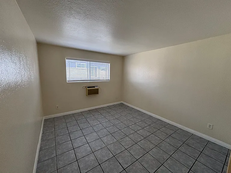 11751 Hart St — Photo 19