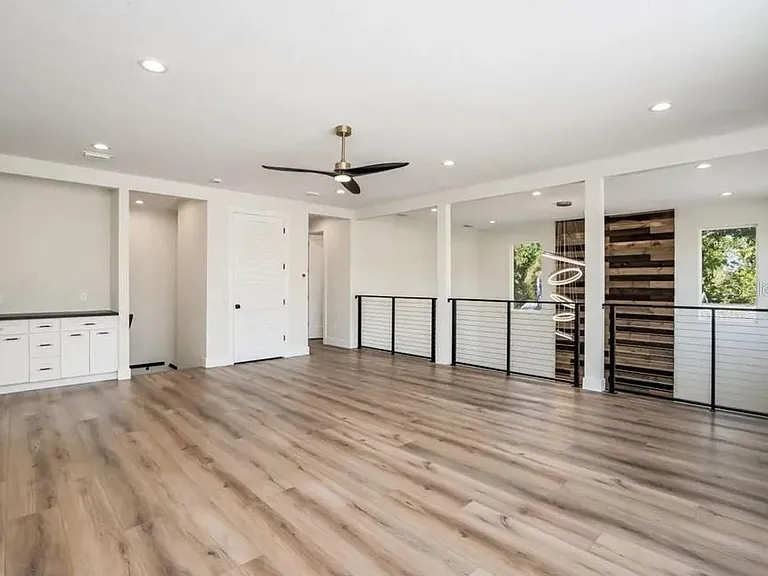 2475 Bay St — Photo 35