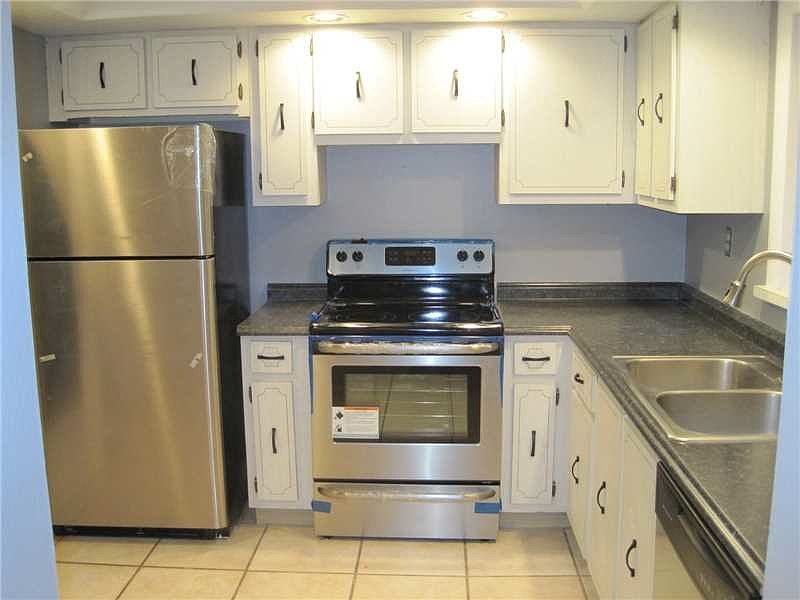 1st image of 404 NW 68th Ave APT 211