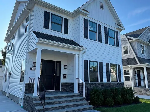 235 Latham Road, Mineola, NY 11501
