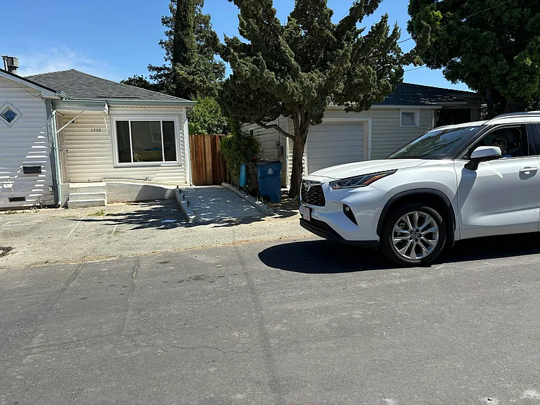 1330 Vine Ave — Photo 3