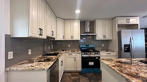 616 Iris St Photo 1
