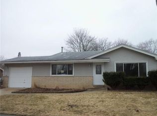 28 Lexington Ave, South Elgin, IL 60177