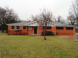 104 E Mildred Ln, Benbrook, TX 76126