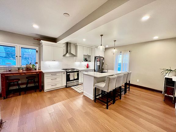5th image of 2054 Greenway Ave N