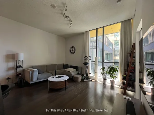 8 Charlotte St #611, Toronto, ON M5V 0K4