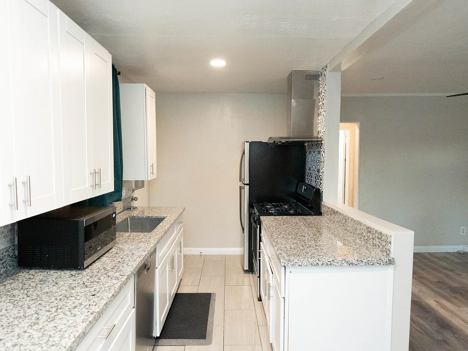 711 Iona Dr — Photo 4