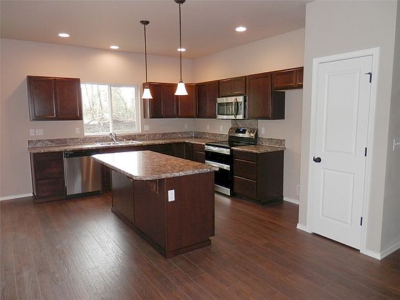 4th image of 110 Lillian Ln SE