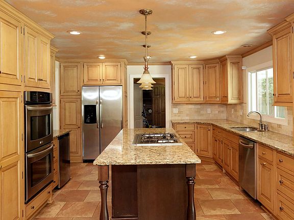 5th image of 713 Brookhill Dr