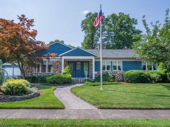 16 Friar Ln, Clifton City, NJ 07013