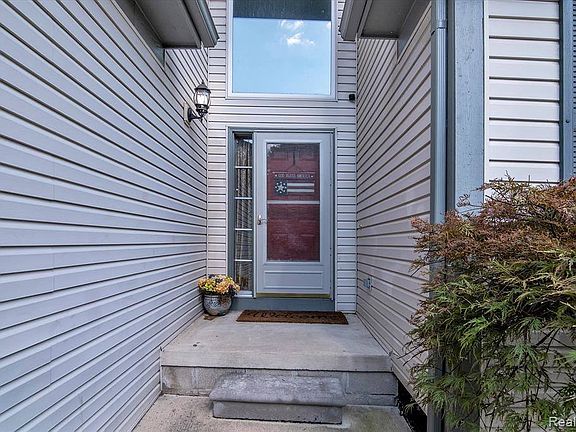 5th image of 18453 Lawrence Ln