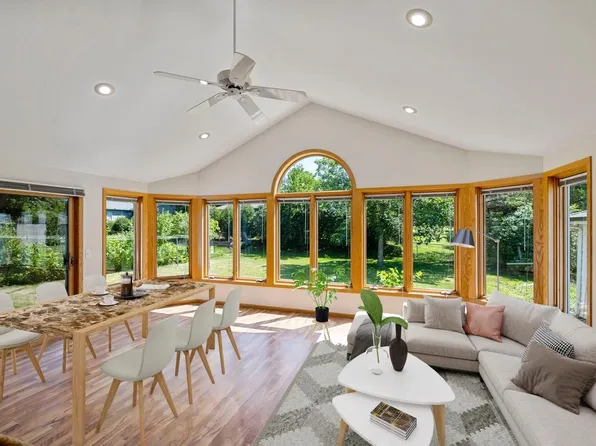 2590 Wheeler St N, Saint Paul, MN 55113