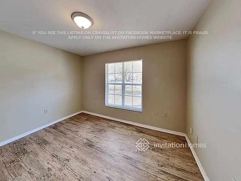 5850 Lake Grove Dr — Photo 11