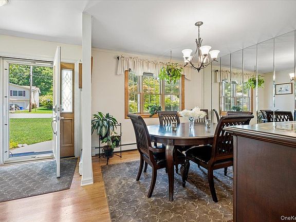 3rd image of 28 Winthrop Drive