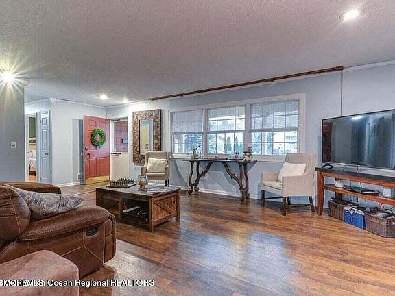 4th image of 123 Point O Woods Dr