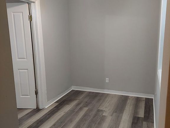 5th image of 4446 S Hermitage Ave #1F