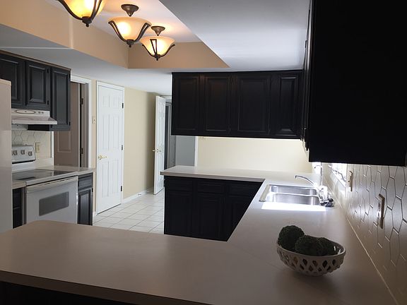 Kitchen/ ear in kitchen are