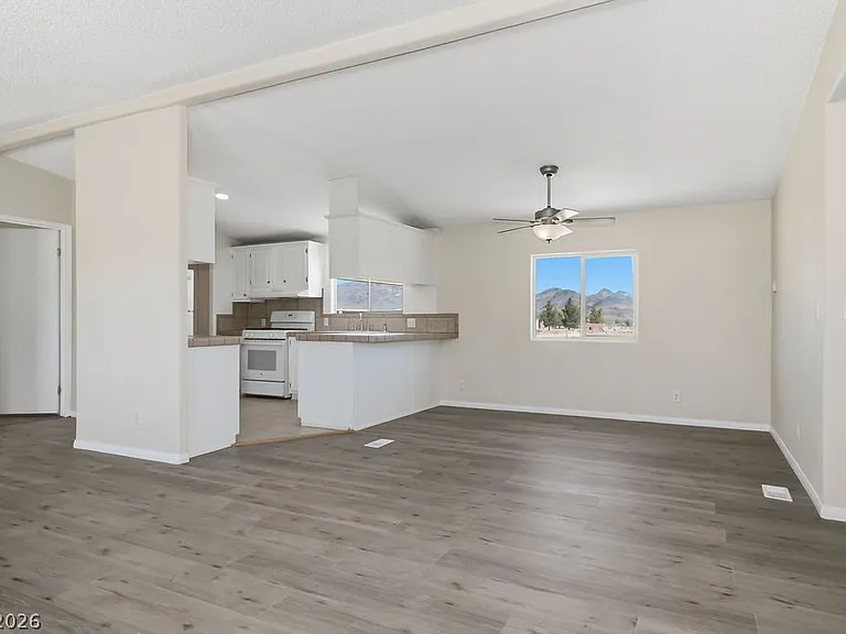 4550 W Horn Rd — Photo 6
