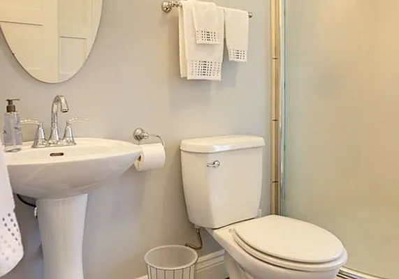 Rented by TheRealEstateCompany.com LLC | media 7