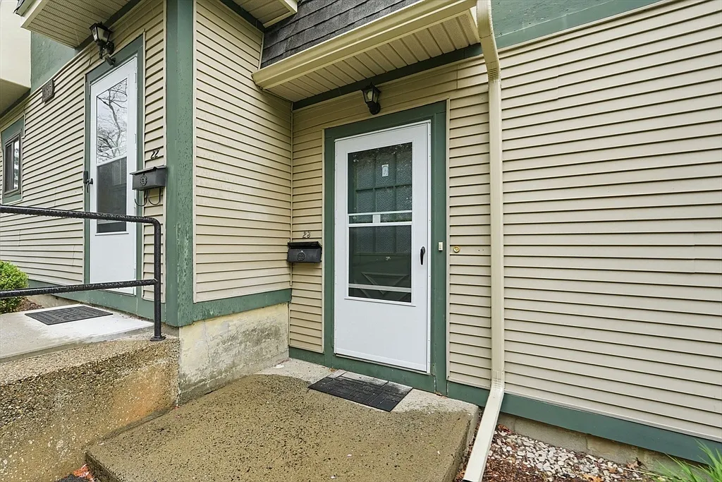 170 E Hadley Rd — Photo 1