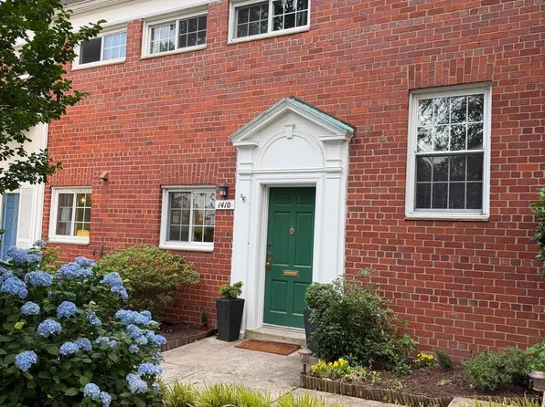 1410 Martha Custis Dr, Alexandria, VA 22302