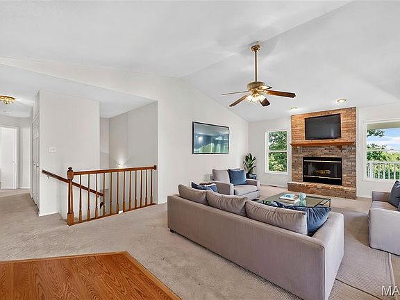 3rd image of 207 Spring Lake Dr