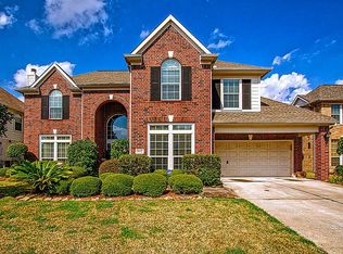 1922 Country Club Cove Dr, Baytown, TX 77521