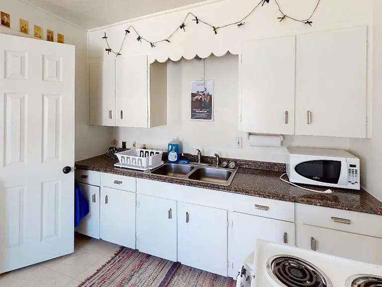 220 Princeton Dr SE #B — Photo 8