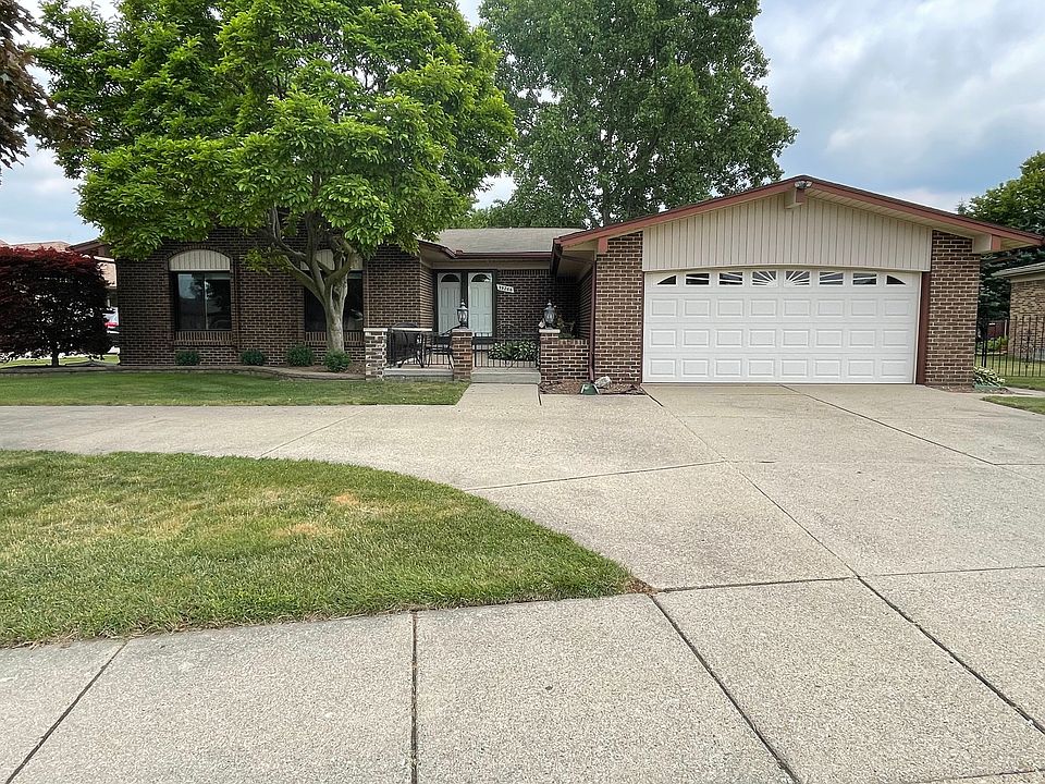 1st image of 39266 Donahue Dr