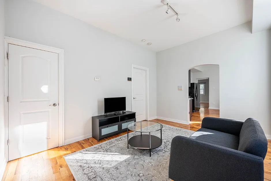 3 bed, 1200 sqft, $2,600 — Photo 3