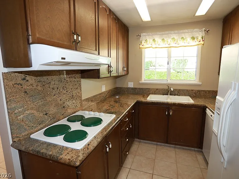 2725 Colanthe Ave — Photo 26
